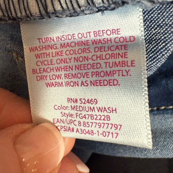 FADED GLORY Embroidered Blue Denim Jeans/girls size 5 - Picture 6 of 10